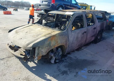 2014 Chevrolet Suburban 1500 Ltz z USA, uszkodzony, nr VIN 1GNSKKE72ER148049